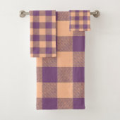 Buffalo Check Violet and Tan Bad Handdoek (Insitu)