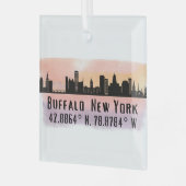 Buffalo NY City Skyline Latitude en Lengtegraad Glas Ornament (Voorkant links)