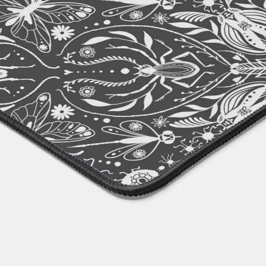 Bugs, blanc cassé sur noir (Coin)