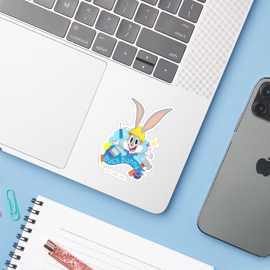 BUGS BUNNY BUILDER™| BUGS BUNNY™ Character Art Sticker (Laptop met iPhone)