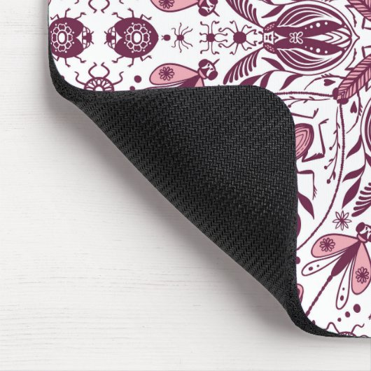 Bugs, donkere magenta en roze op wit muismat (Hoek)
