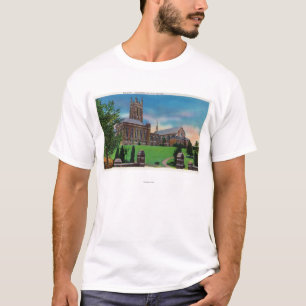 Buiten Uitzicht van Colgate Divinity School T-shirt
