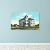Buiten Uitzicht van de Grammatische School Canvas Afdruk (Insitu (Houten vloer))