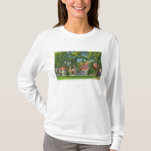 Buiten Uitzicht van de Kerk en de Rectory van St.  T-shirt (Voorkant)