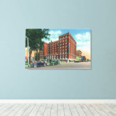 Buiten Uitzicht van het Mark Twain Hotel Canvas Afdruk (Insitu (Houten vloer))
