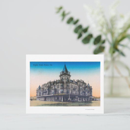 Buiten Uitzicht van Hughes HotelFresno, CA Briefkaart (Staand voorkant)