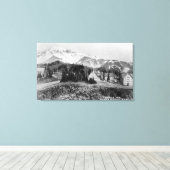 Buiten Uitzicht van Paradise Inn Canvas Afdruk (Insitu (Houten vloer))