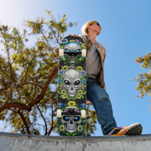 Buitenaardse buitenaardse schedels en bloemen skateboard