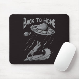 buitenaardse ufo surfs illustratie met terug naar muismat