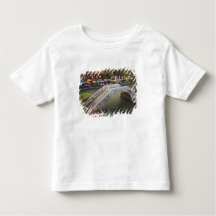 Buitencafé langs de Walk en brug over 2 Kinder Shirts