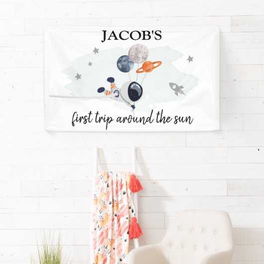 Buitenruimtetekens Jongen eerste verjaardag achter Spandoek (Insitu)