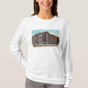 Buitenste Uitzicht van de St. Mary's School en Hal T-shirt