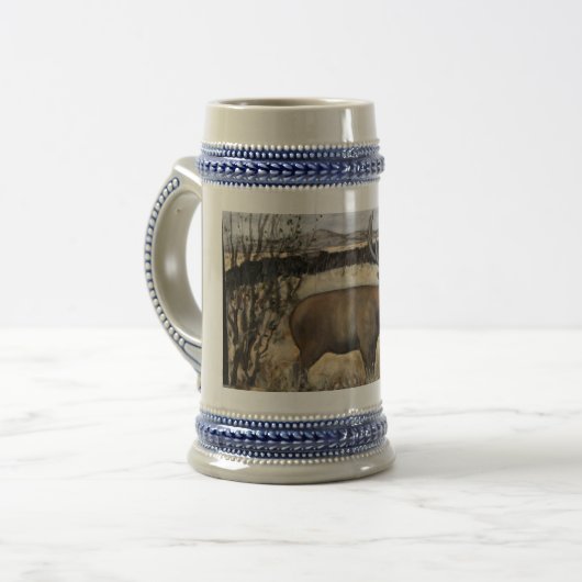 Bull Elk Crock Stein, 22 oz Bierpul (Voorkant links)