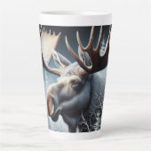 Bull Moose in dikke borstel en pijnbomen Latte Mok (Voorkant)