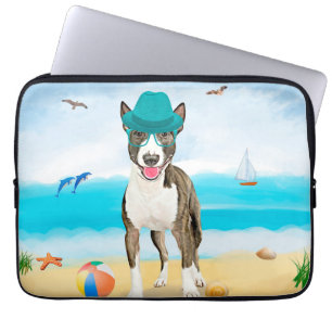 Bull Terrier Dog op Beach Laptop Sleeve