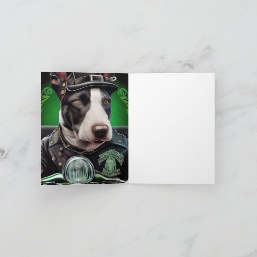 Bull Terrier-hond rijdt op fiets St. Patrick's Day Kaart (Binnen)