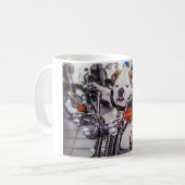 Bulldog op motorfiets koffiemok (Voorkant links)