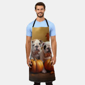 Bulldog Puppy Herfst Delight Pompoen Schort (Gedragen)