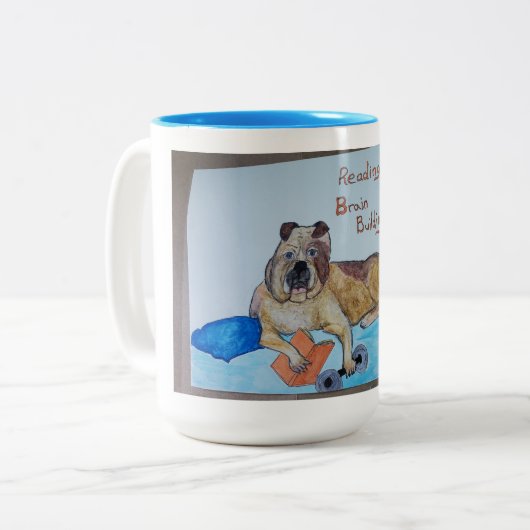 Bulldog Reading Mug (Devant gauche)