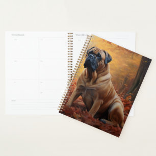 Bullmastiff dans les feuilles d'automne tombant in
