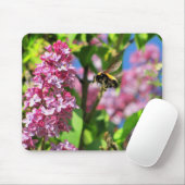 Bumble Bee Landng op Lilacs Muismat (Met muis)