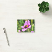 Bumble Bee. on Pink Cosmos Post-it® Notes (Kantoor)