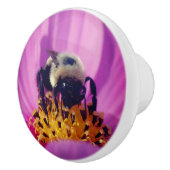 Bumble bee op kosmos keramische knop (Rechts)