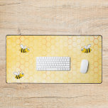 Bumble bees yellow honeycomb summer<br><div class="desc">Jaune,  arrière - plan blanc avec un motif de nid d'abeille. Décoré d'abeilles souriantes et joyeuses.</div>