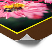 Bumble bei on roze Daisy Flower Abstract Poster (Hoek)