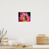 Bumble bei on roze Daisy Flower Up Poster (Keuken)