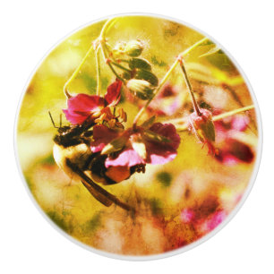 Bumble bei on roze ventilator Abstract verhit Keramische Knop