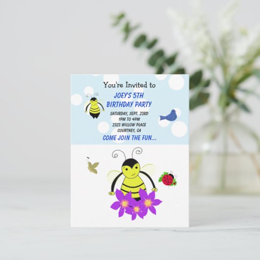 Bumble Whimsical Bee Anniversaire Fête Invitation (Debout devant)