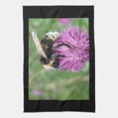 Bumblebebe sur une serviette de cuisine (Vertical)