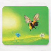 Bumblebee die over de weide vliegt muismat (Voorkant)