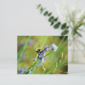 Bumblebee en lavender briefkaart (Staand voorkant)