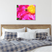 Bumblebee en Peony Canvas Afdruk (Insitu (Slaapkamer))