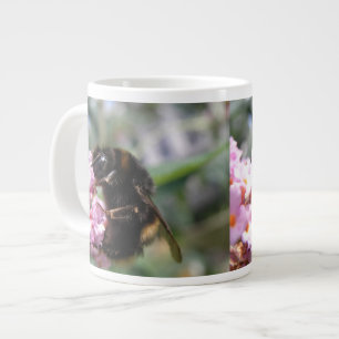Bumblebee et Mug aux fleurs roses