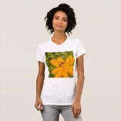 Bumblebee on a Sulfur Cosmos T-shirt (Voorkant volledig)