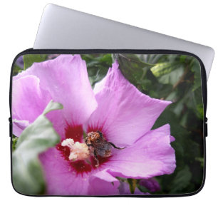 Bumblebee op Hibiscus Flower Laptop Sleeve