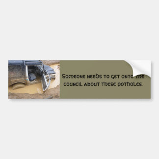 Bumpersticker 4x4-kanaalsjeep geplakt in modder