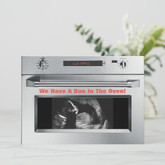 Bun Dans La Faire-part De Grossesse Du Four (Debout devant)