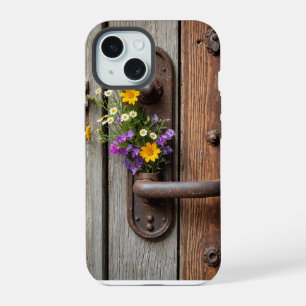 Bunch fleur sauvage Sur Poignée De Porte Rouillée