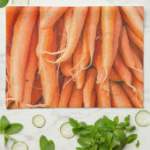 Bunches van verse wortelen theedoek (Gevouwen)