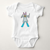 Bunny als Skier met Ski Romper (Voorkant)