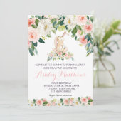 Bunny anniversaire rose Belle Invitation Florale, (Debout devant)