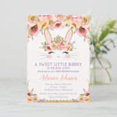 Bunny Baby Shower Invitations Girl Floral Rabbit (Debout devant)
