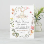 Bunny Birthday Invitation, een bunny is er een Kaart (Staand voorkant)