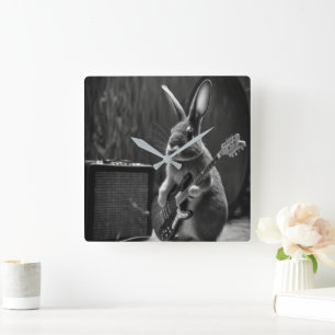 Bunny die een gitaar speelt vierkante klok