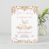 Bunny Floral 2nd Birthday Invitation Kaart (Staand voorkant)
