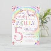 Bunny Invitation Rainbow Bunny Invitation Un lapin (Debout devant)